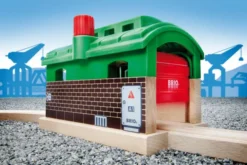 Brio Lokschuppen mit Rolltor 33574