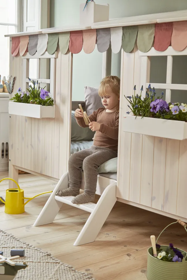 FLEXA Classic Einzelbett mit ganzem Baumhaus Aufsatz und Leiter weiß lasiert/weiß