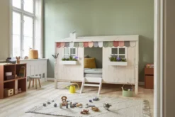 FLEXA Classic Einzelbett mit ganzem Baumhaus Aufsatz und Leiter weiß lasiert/weiß