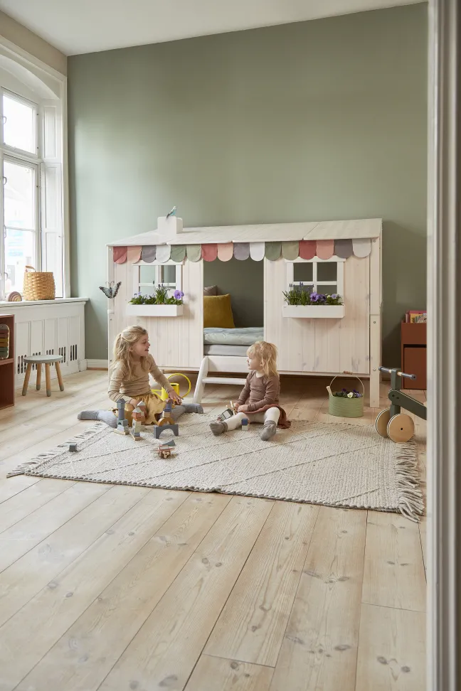 FLEXA Classic Einzelbett mit ganzem Baumhaus Aufsatz und Leiter weiß lasiert/weiß