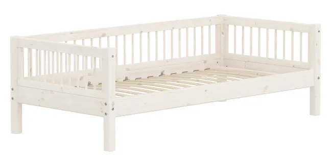 FLEXA Classic Einzelbett 90x200 cm mit Streben Absturzsicherung weiß lasiert