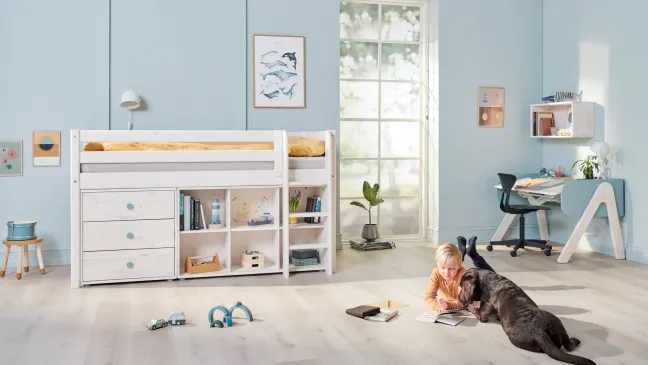 FLEXA Classic Halbhohes Bett mit senkrechter Leiter weiß lasiert