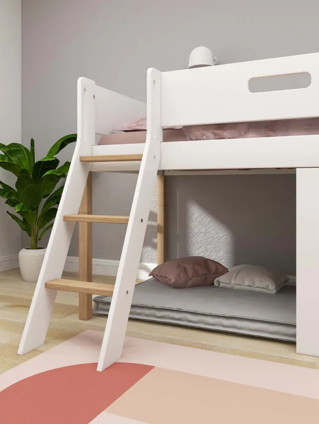 FLEXA Nor halbhohes Bett mit Schrägleiter und Baumhaus Panelen weiß
