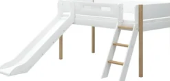 FLEXA Nor Halbhohes Bett mit Schrägleiter und Rutsche weiß/eiche