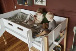 FLEXA Nor Halbhohes Bett mit Schrägleiter und Rutsche weiß/eiche