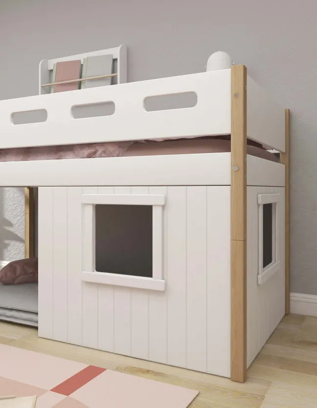 FLEXA Nor halbhohes Bett mit senkrechter Leiter und Baumhaus Panelen weiß