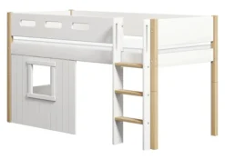 FLEXA Nor halbhohes Bett mit senkrechter Leiter und Baumhaus Panelen weiß