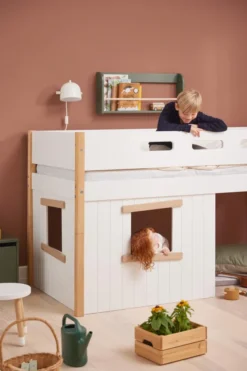 FLEXA Nor halbhohes Bett mit senkrechter Leiter und Baumhaus Panelen weiß/Eiche