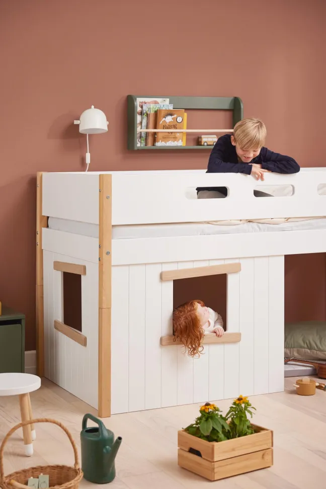 FLEXA Nor halbhohes Bett mit senkrechter Leiter und Baumhaus Panelen weiß/Eiche