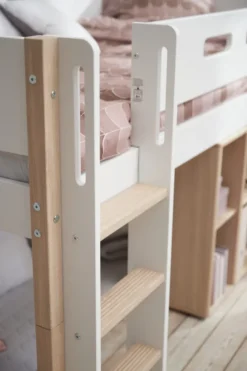 FLEXA Nor Halbhohes Bett mit senkrechter Leiter weiß/eiche