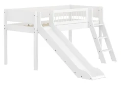FLEXA White halbhohes Bett mit Schrägleiter, Rutsche und Streben Absturzsicherung weiß