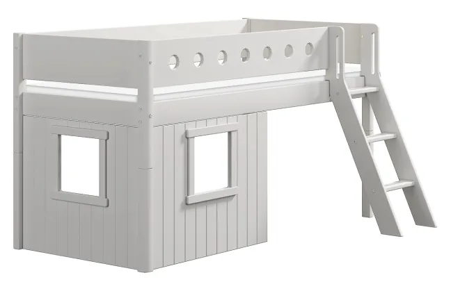 FLEXA White halbhohes Bett mit Schrägleiter und Baumhaus Panelen weiß