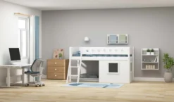 FLEXA White halbhohes Bett mit Schrägleiter und Baumhaus Panelen weiß