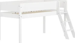 FLEXA White halbhohes Bett mit Schrägleiter und Rillen Absturzsicherung weiß