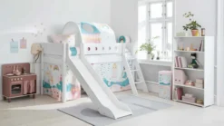 FLEXA White halbhohes Bett mit Schrägleiter und Rutsche weiß