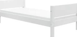 FLEXA White halbhohes Bett mit Schrägleiter weiß