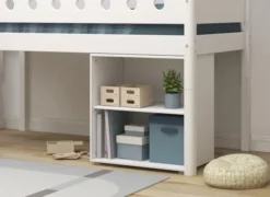 FLEXA White halbhohes Bett mit Schrägleiter weiß