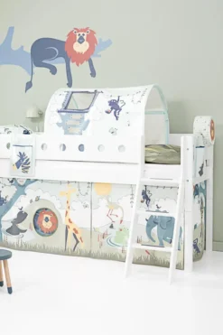 FLEXA White halbhohes Bett mit Schrägleiter weiß