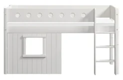 FLEXA White halbhohes Bett mit senkrechter Leiter und Baumhaus Panelen weiß