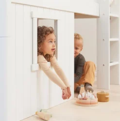 FLEXA White halbhohes Bett mit senkrechter Leiter und Baumhaus Panelen weiß