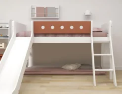 FLEXA White halbhohes Bett 90x200 cm mit Schrägl. und Rutsche weiß/rotviolett Sale