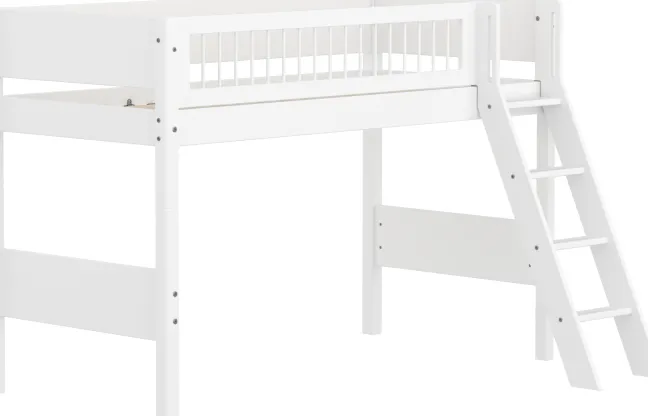 FLEXA White Mittelhohes Bett mit Schrägleiter und Streben Absturzsicherung weiß