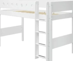 FLEXA White Mittelhohes Bett mit senkrechter Leiter weiß