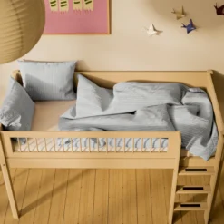 FLEXA White Sand halbhohes Bett mit senkrechter Leiter und Streben Absturzsicherung sand