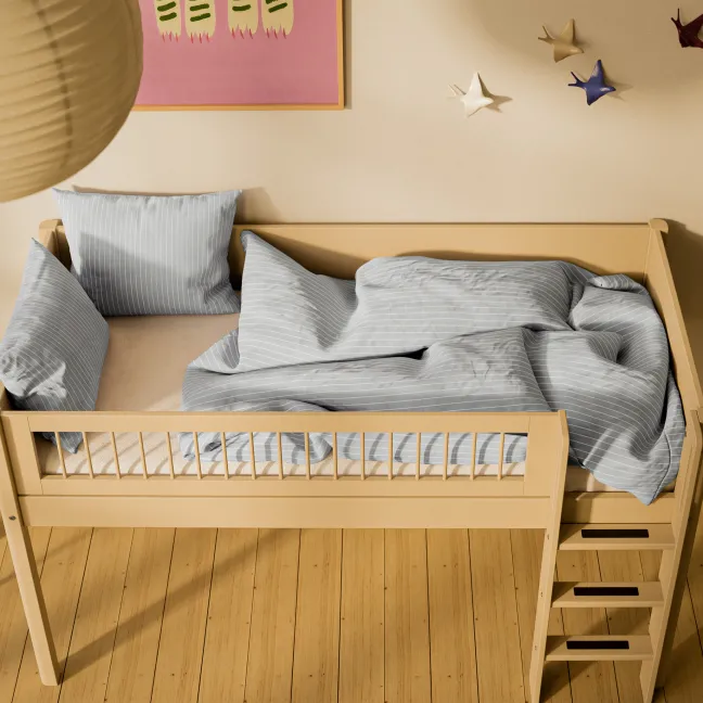 FLEXA White Sand halbhohes Bett mit senkrechter Leiter und Streben Absturzsicherung sand