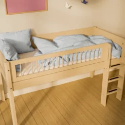 FLEXA White Sand halbhohes Bett mit senkrechter Leiter und Streben Absturzsicherung sand