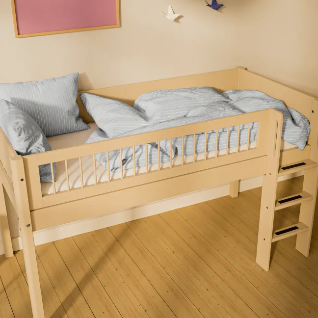 FLEXA White Sand halbhohes Bett mit senkrechter Leiter und Streben Absturzsicherung sand