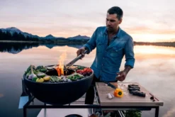 Höfats FIRE KITCHEN Outdoorküche mit BOWL 70 Plancha-Grillset tief