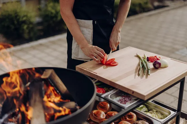 Höfats FIRE KITCHEN Outdoorküche mit BOWL 57 Plancha-Grillset tief