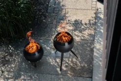 Höfats MOON 45 All Black Feuerkorb mit niedrigem Fuß schwarz
