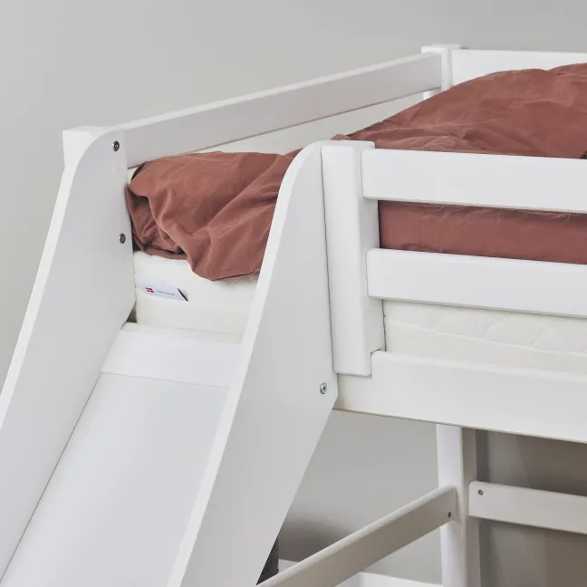 Hoppekids ECO Dream Halbhochbett 90x200cm mit Rutsche und gerader Leiter weiß