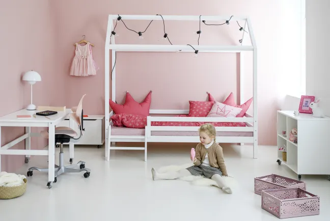 Hoppekids ECO Dream Hausbett 90x200cm mit 3/4 Absturzs. und kleiner Leiter weiß
