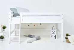 Hoppekids ECO Luxury Halbhochbett 120x200cm mit Rollrost und Schrägleiter weiß