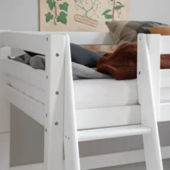 Hoppekids ECO Luxury Mittelhochbett Junior 70x160cm mit Rollrost und Schrägleiter weiß