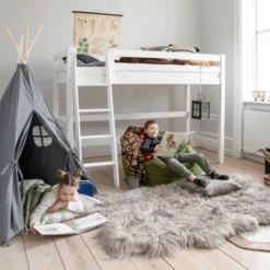 Hoppekids ECO Luxury Mittelhochbett 90x200cm mit Rollrost und Schrägleiter weiß