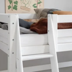 Hoppekids ECO Luxury Mittelhochbett 120x200cm mit Rollrost und Schrägleiter weiß