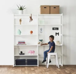 Hoppekids Storey Regalkombination 80cm mit 8 Einlegeböden und Tischplatte weiß