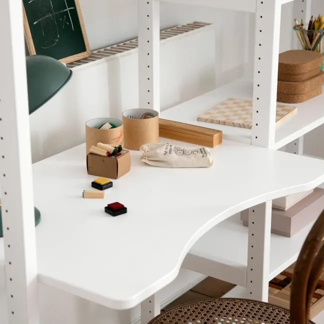 Hoppekids Storey Regalkombination 100cm mit 12 Regalböden und Tischplatte weiß