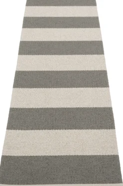 Pappelina Teppich Bob Charcoal Linen 70 x 225 cm BO9A722