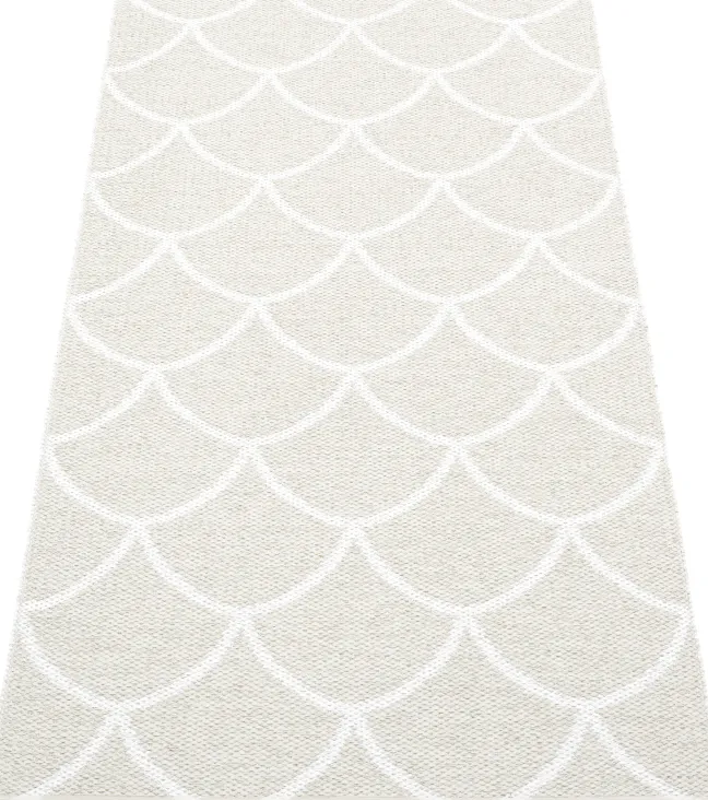 Pappelina Teppich Kotte Fossil Grey/White 70 x 150 cm KE9B715