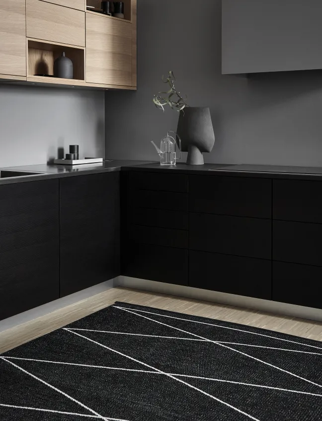 Pappelina Teppich Max Black Vanilla 70 x 240 cm MXX724