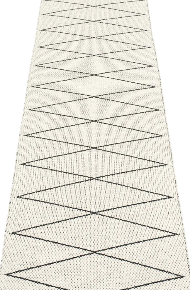 Pappelina Teppich Max Black Vanilla 70 x 240 cm MXX724