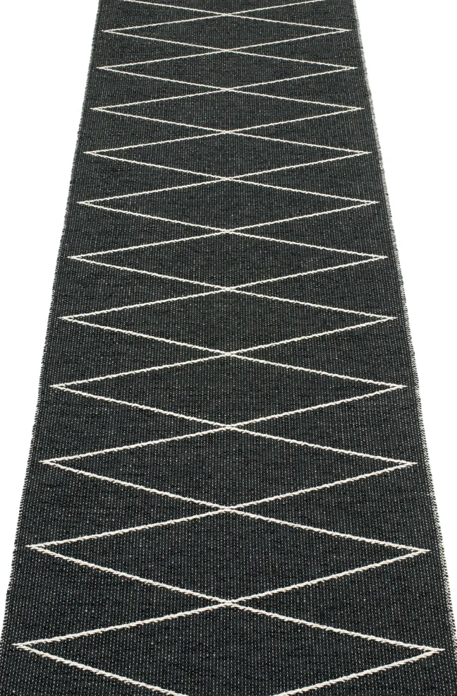 Pappelina Teppich Max Black Vanilla 70 x 240 cm MXX724