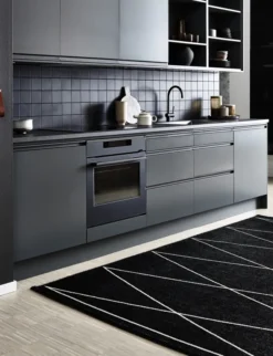 Pappelina Teppich Max Black Vanilla 70 x 100 cm MXX710