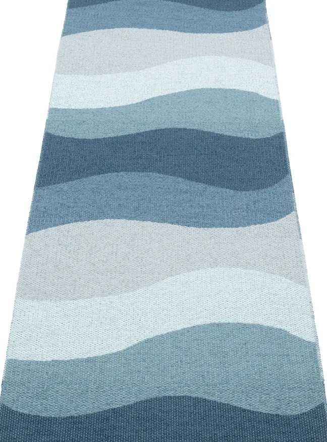 Pappelina Teppich Urvi Water 70 x 200 cm UR3C720