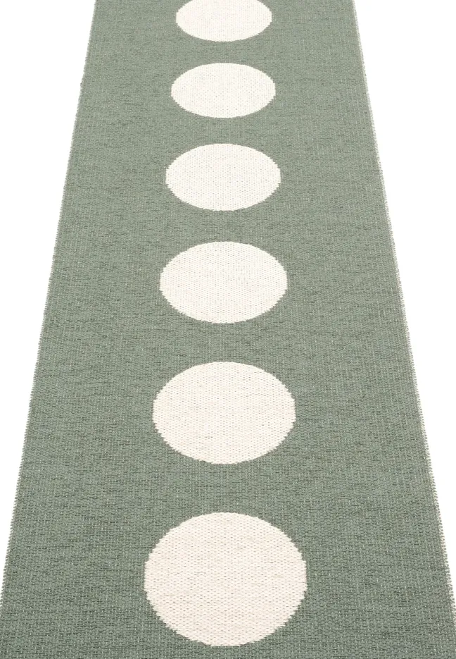 Pappelina Teppich Vera Army 70 x 225 cm VE1G722